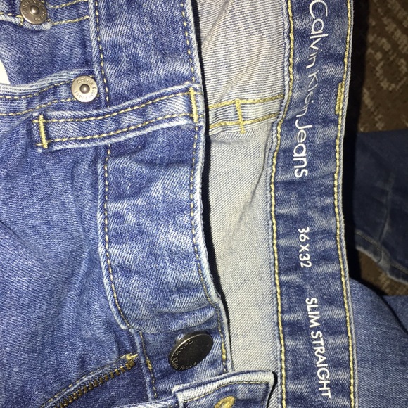 Slim straight gently used men’s jeans - Picture 2 of 2